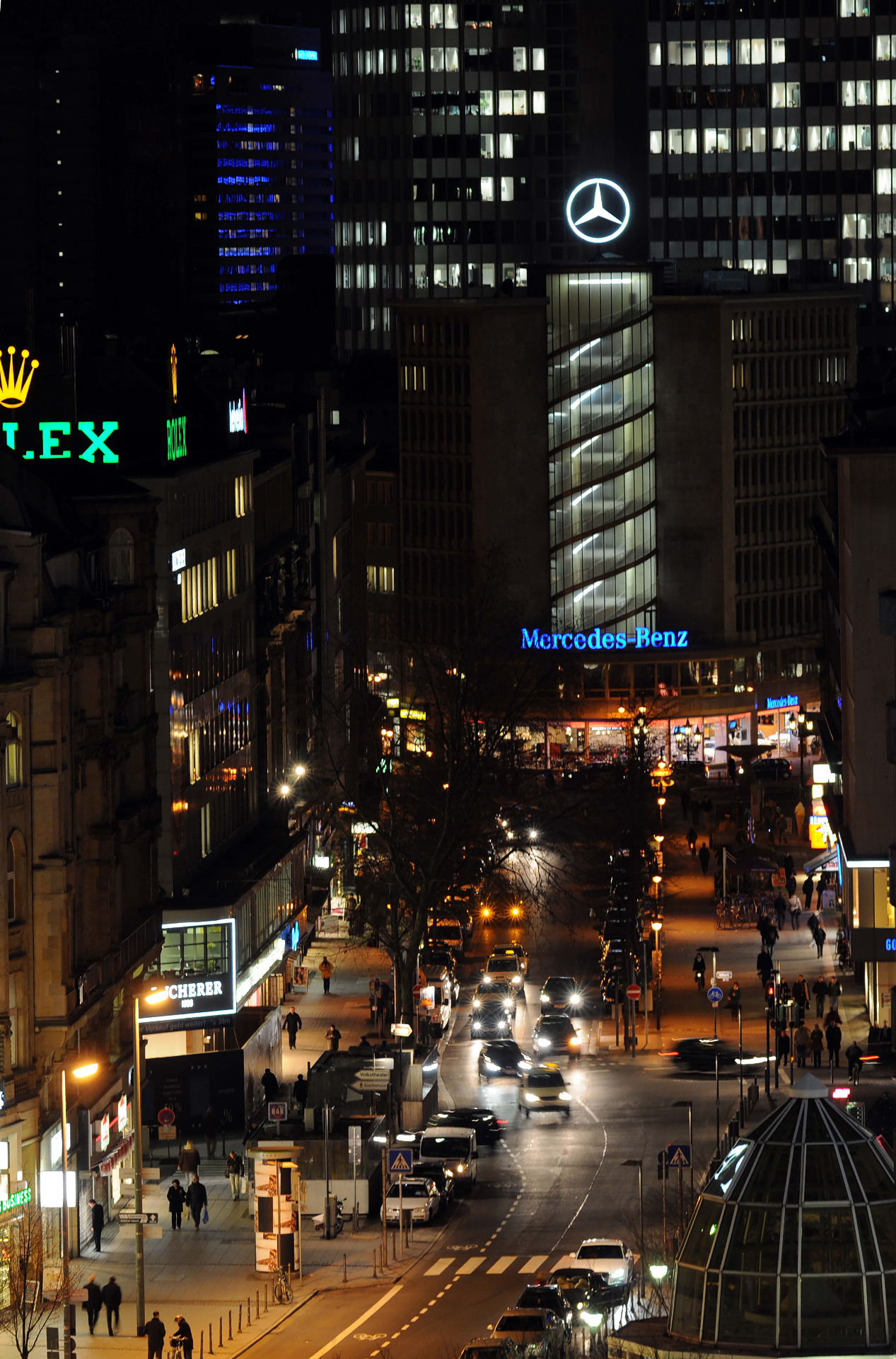 Frankfurt by night - Foto Vertical, clique na foto