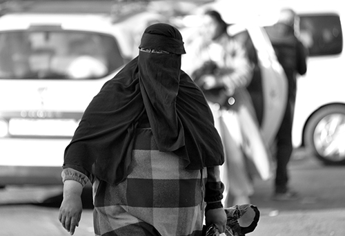 Após o terremoto de abalo sismico considerado a população marroquina volta  devagar a normalidade.